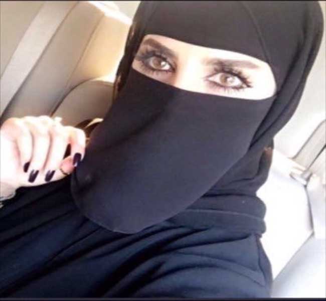 فتاة سعودية تبلغ من العمر 38 عاماً تعرض نفسها للزواج مقابل هذه الشروط